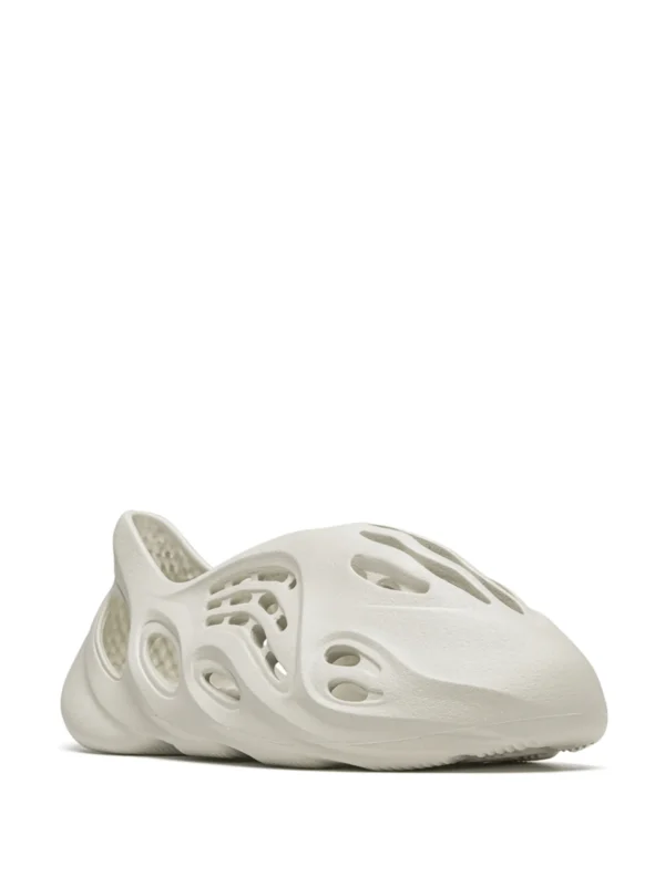 Yeezy Foam Runner Ararat - Image 2