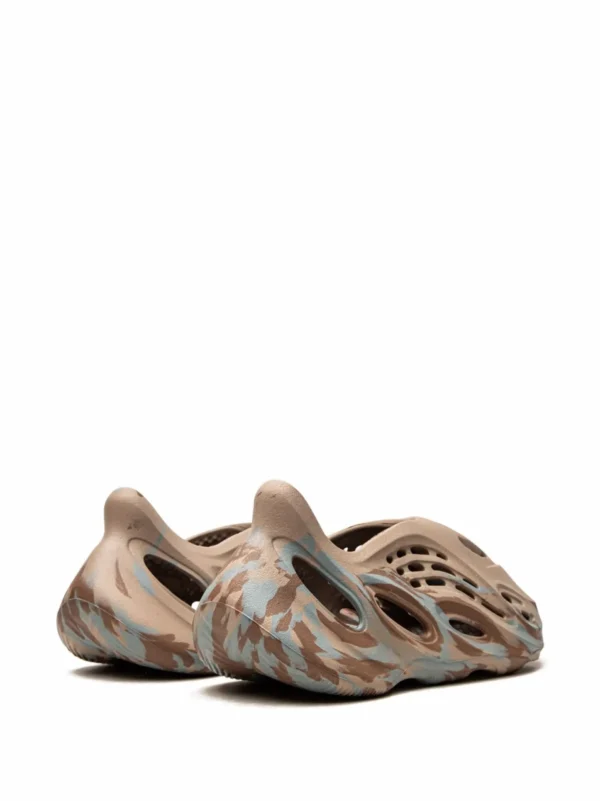 Yeezy Foam Runner Mx Sand Grey - Image 3