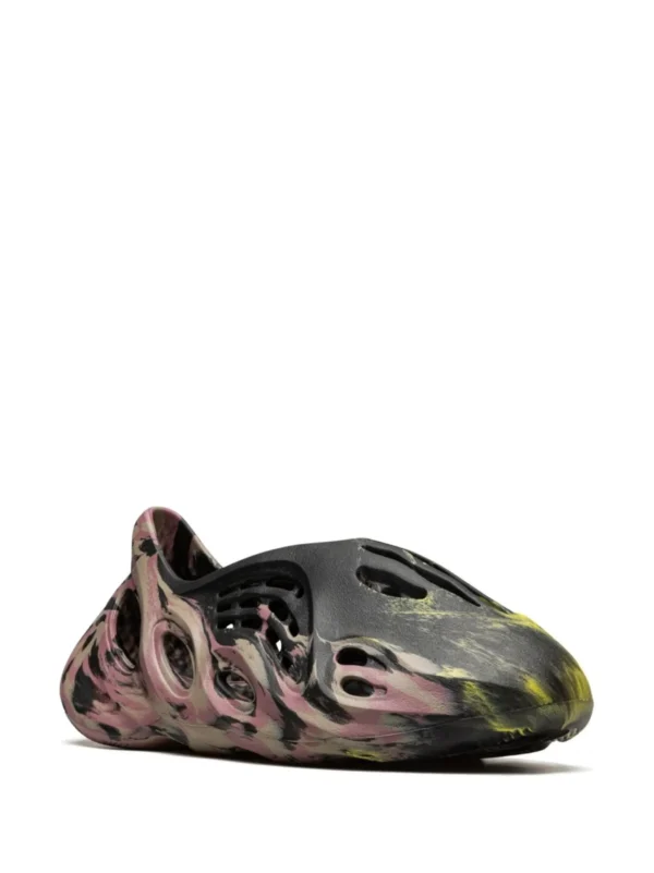 Yeezy Foam Runner Mx Carbon - Image 2