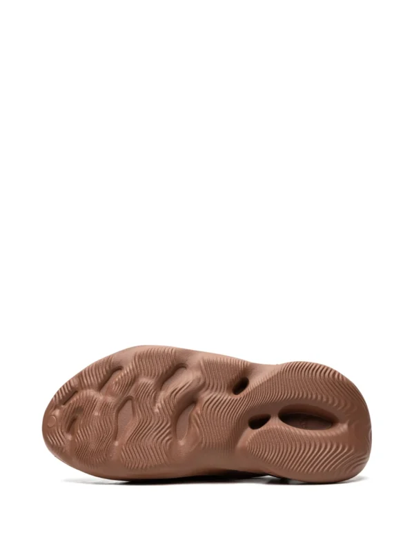 Yeezy Foam Runner Flax - Image 4