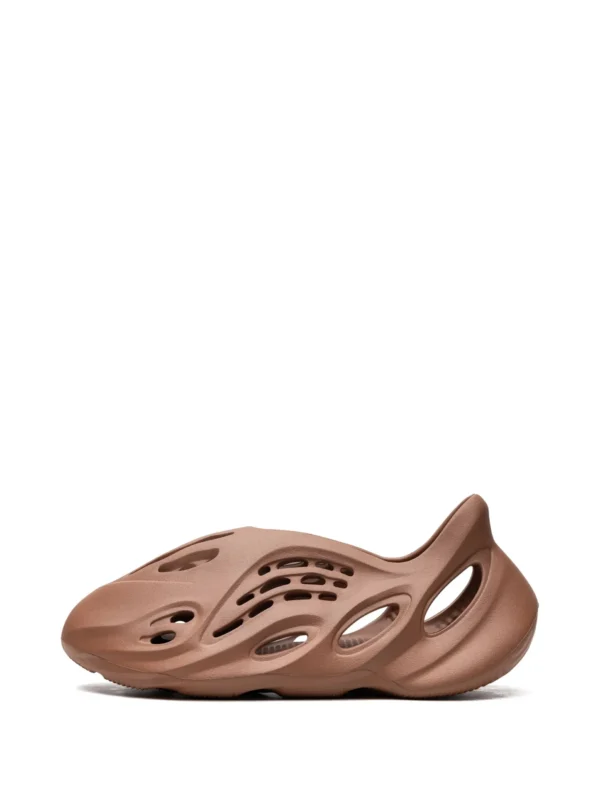 Yeezy Foam Runner Flax - Image 5