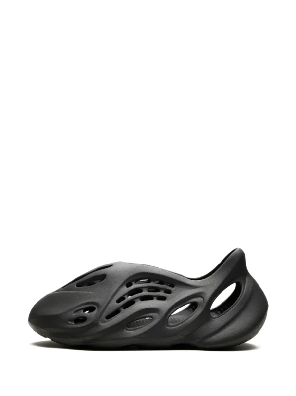Yeezy Foam Runner Onyx Black - Image 5
