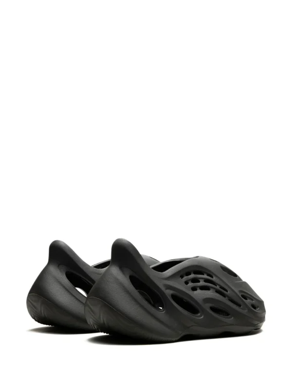 Yeezy Foam Runner Onyx Black - Image 4