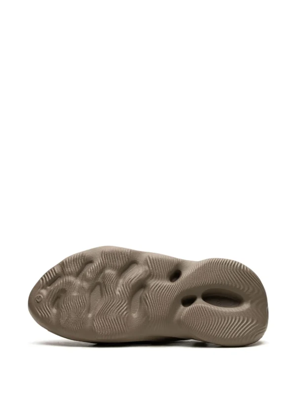 Yeezy Foam Runner Stone Taupe - Image 3