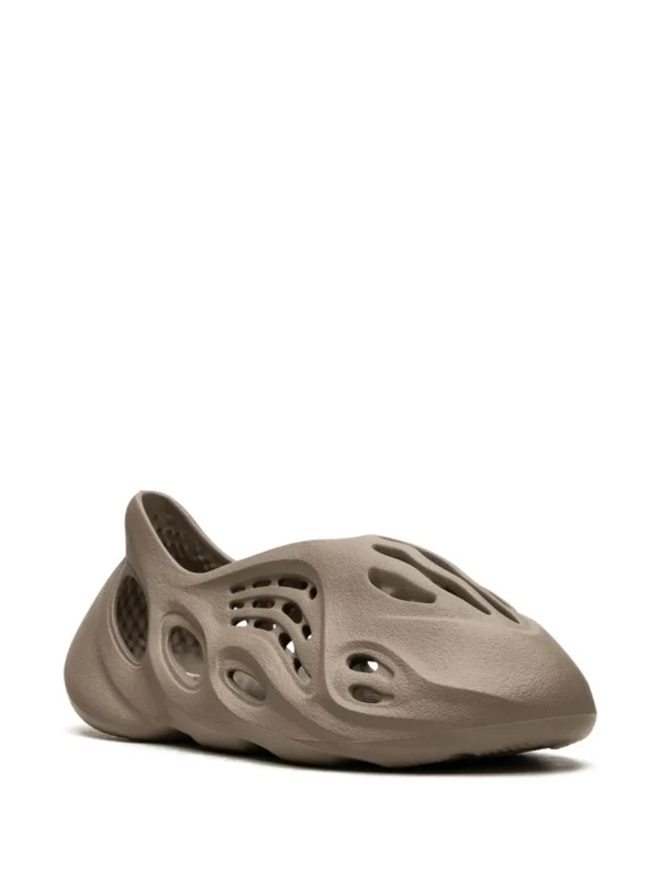 Yeezy Foam Runner Stone Taupe - Image 4