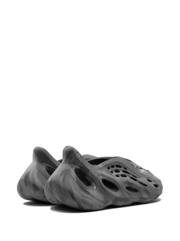 Yeezy Foam Runner Mx Granite - Image 5