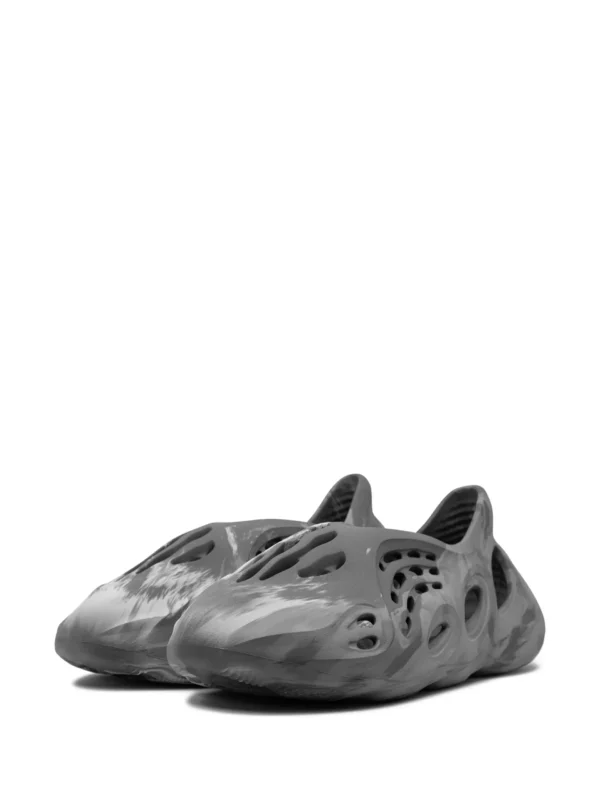 Yeezy Foam Runner Mx Granite - Image 2